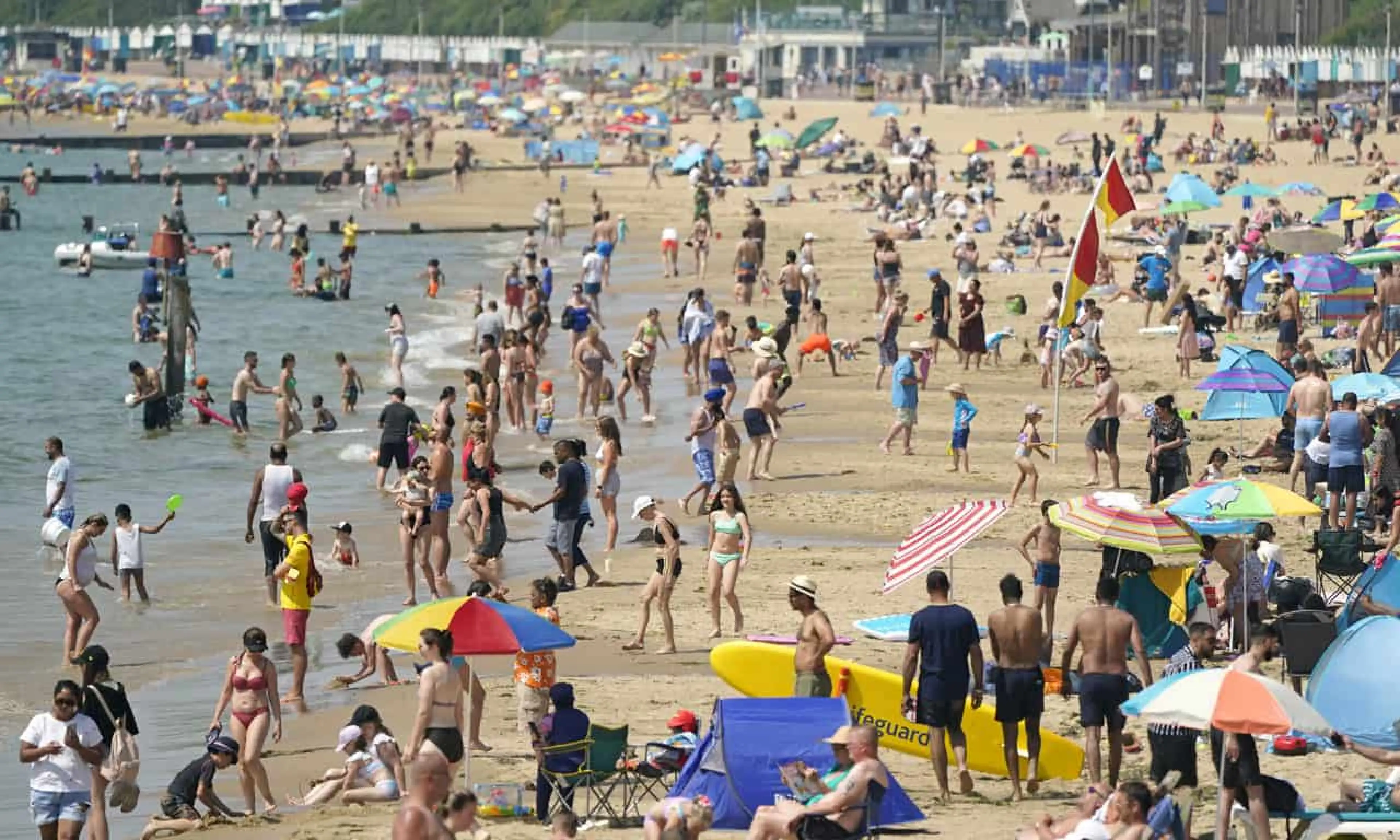 Bournemouth beach, UK weather odds