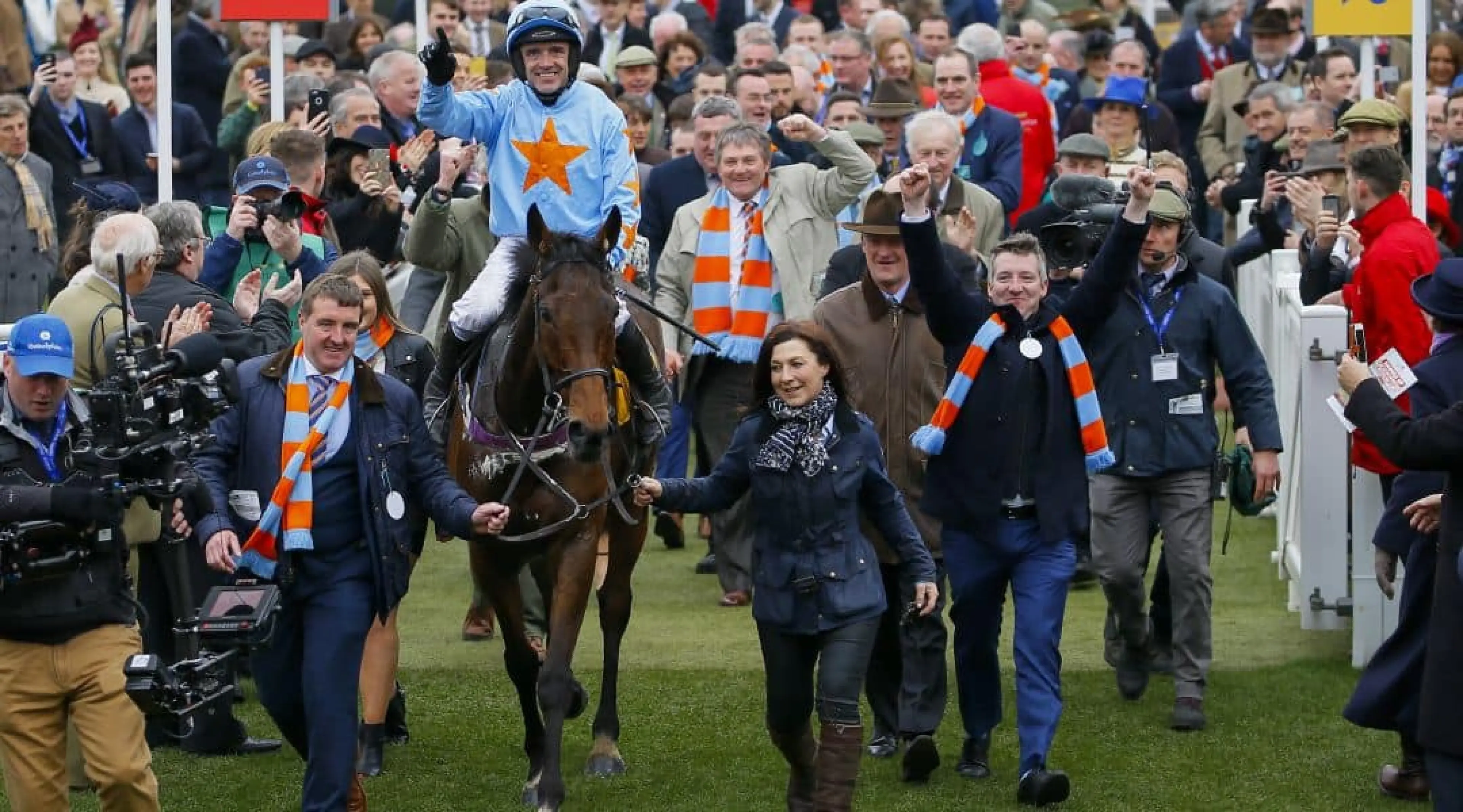 Un De Sceaux - Wins the Ryanair Chase