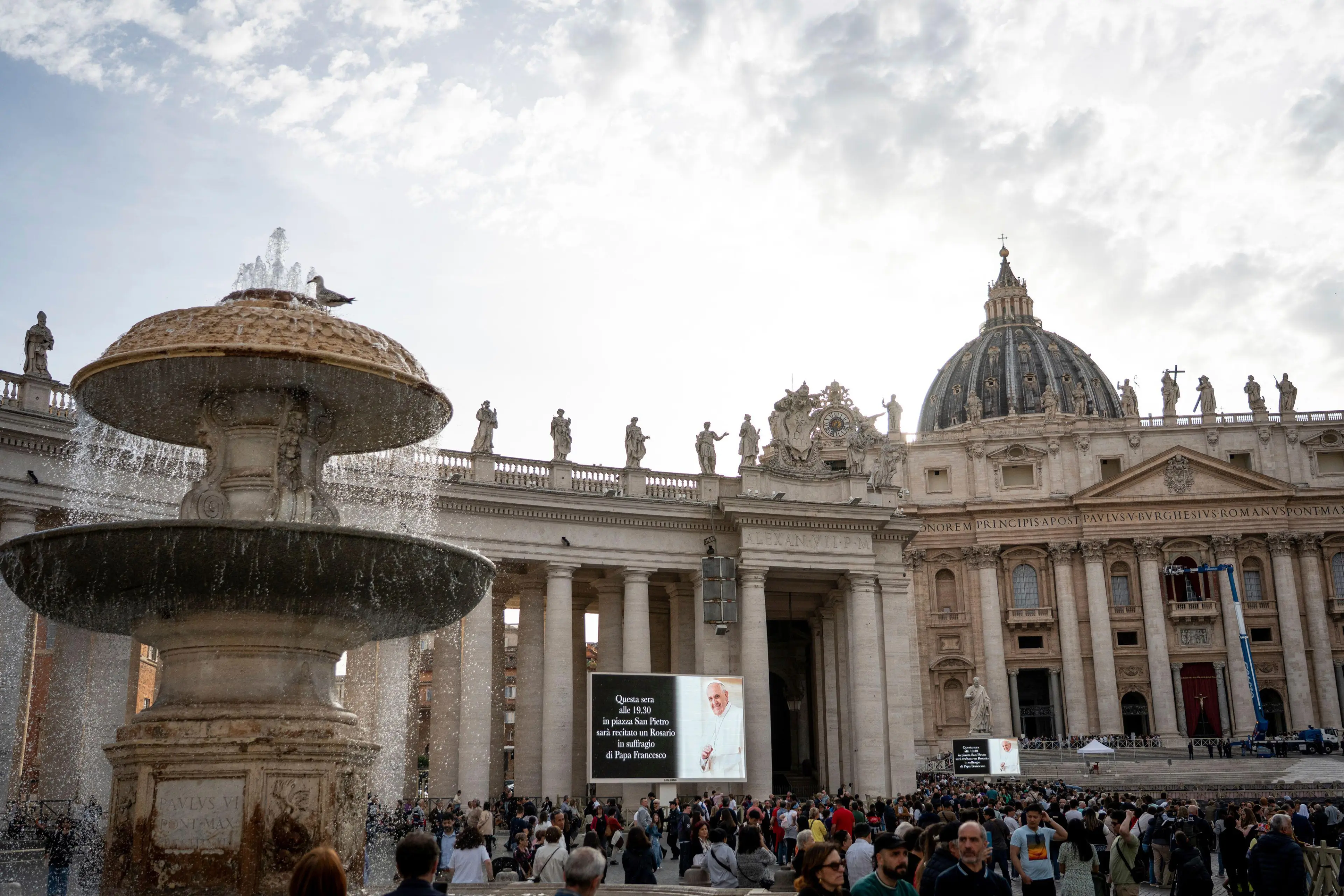 Faithful pray the rosary after the death of Pope Francis on April 21, 2025, in Vatican City, Rome, Italy. Pope Francis died at 7:35 a.m. on Monday, April 21, at the age of 88, at his residence in the Vatican's Casa Santa Marta. Cardinal Kevin Farrell, Camerlengo of the Apostolic Chamber, was in charge of announcing in a video, accompanied by the Secretary of State, Pitro Parolin, and the substitute of the Secretary of State, Edgar Peña Parra, from the Casa Santa Marta the death of Pope Francis. APRIL 21;2025