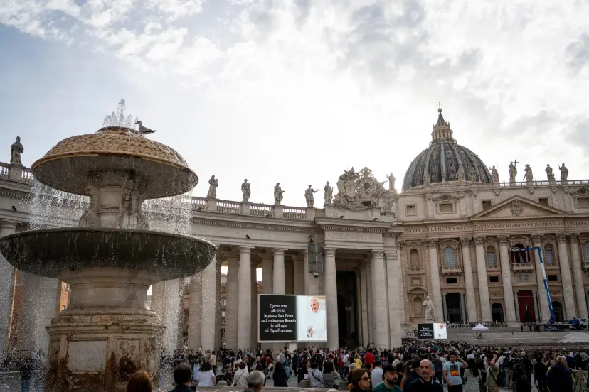 Faithful pray the rosary after the death of Pope Francis on April 21, 2025, in Vatican City, Rome, Italy. Pope Francis died at 7:35 a.m. on Monday, April 21, at the age of 88, at his residence in the Vatican's Casa Santa Marta. Cardinal Kevin Farrell, Camerlengo of the Apostolic Chamber, was in charge of announcing in a video, accompanied by the Secretary of State, Pitro Parolin, and the substitute of the Secretary of State, Edgar Peña Parra, from the Casa Santa Marta the death of Pope Francis. APRIL 21;2025