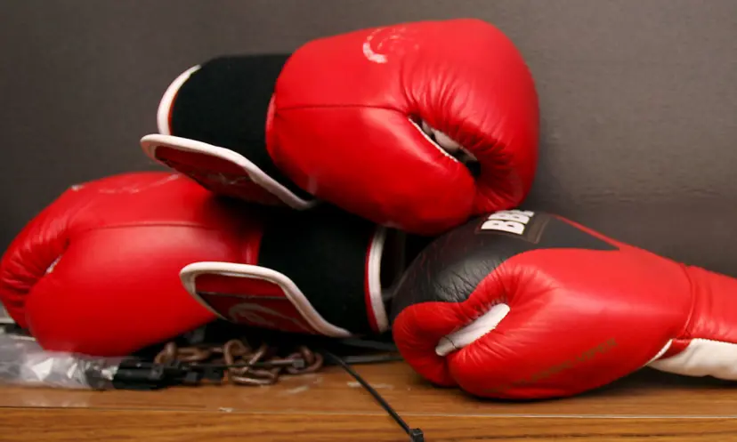 Boxing gloves, Tommy Fury v KSI betting odds