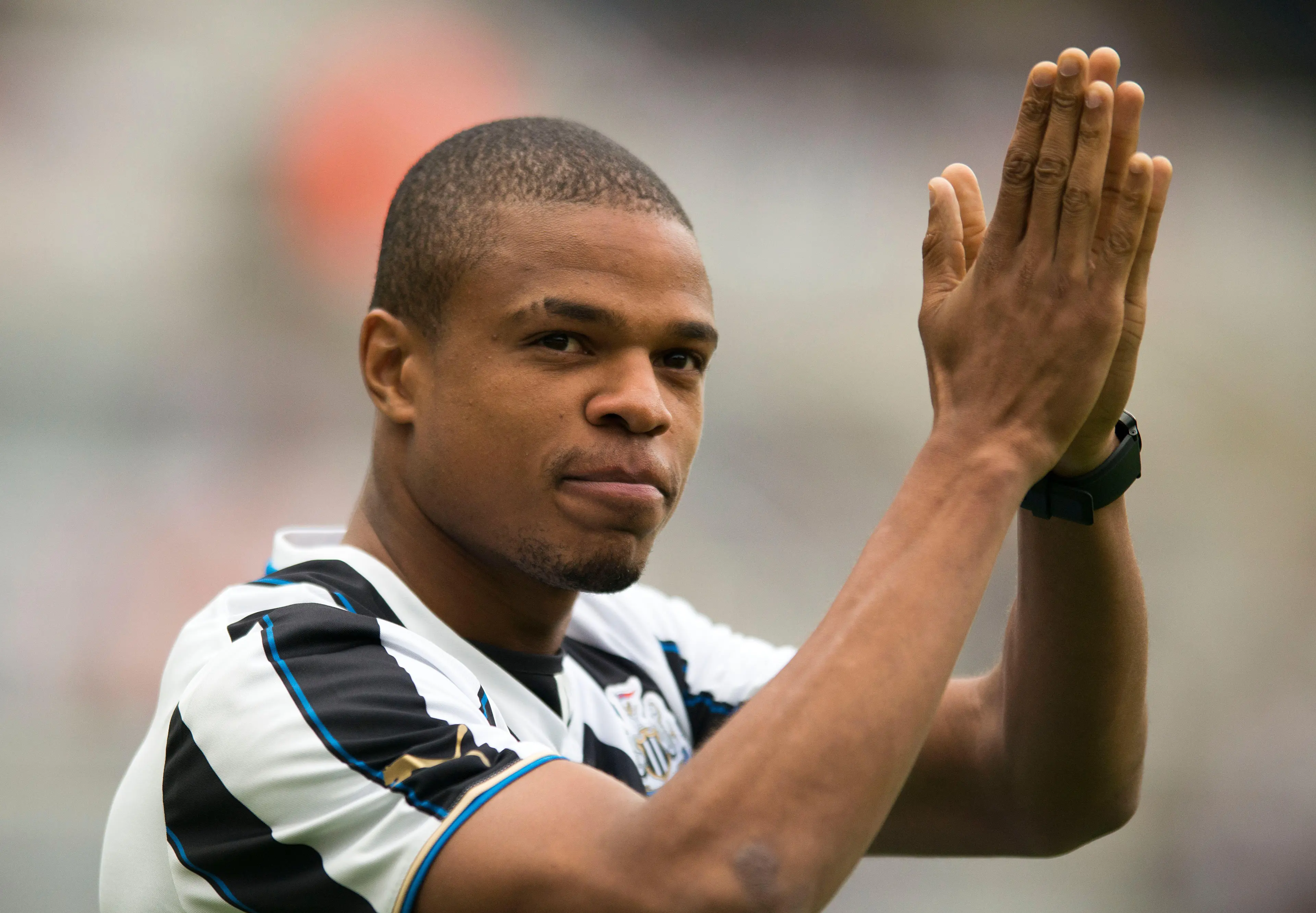 Loic Remy playing for Newcastle in the Premier League