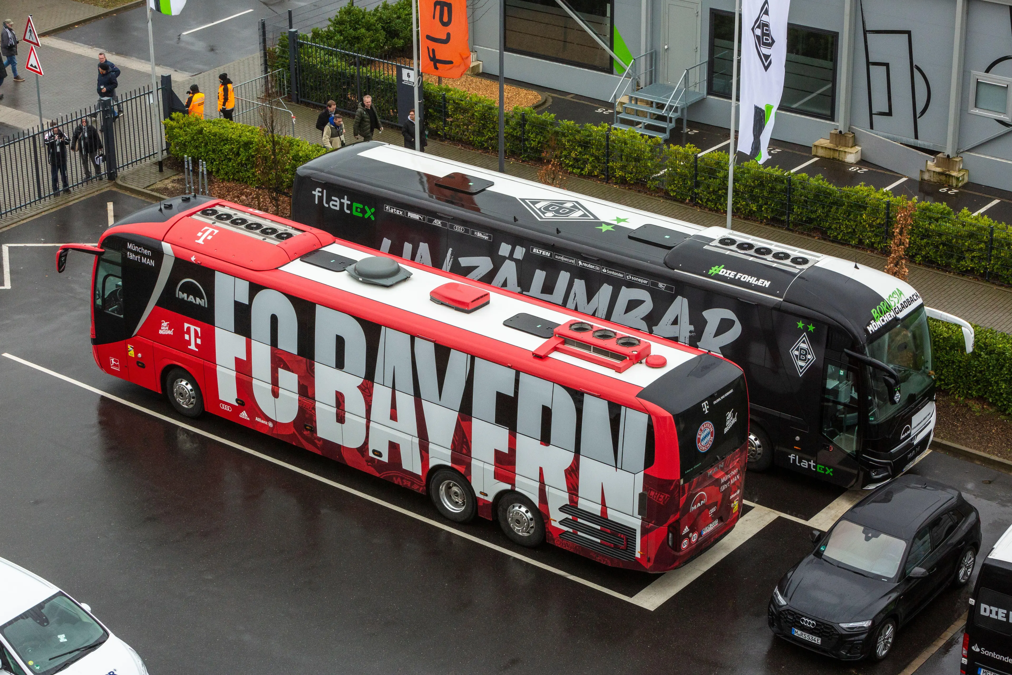 sports, football, Bundesliga, 2022/2023, Borussia Moenchengladbach vs. FC Bayern Munich 3-2, Stadium Borussia Park, team busses Munich and Gladbach
